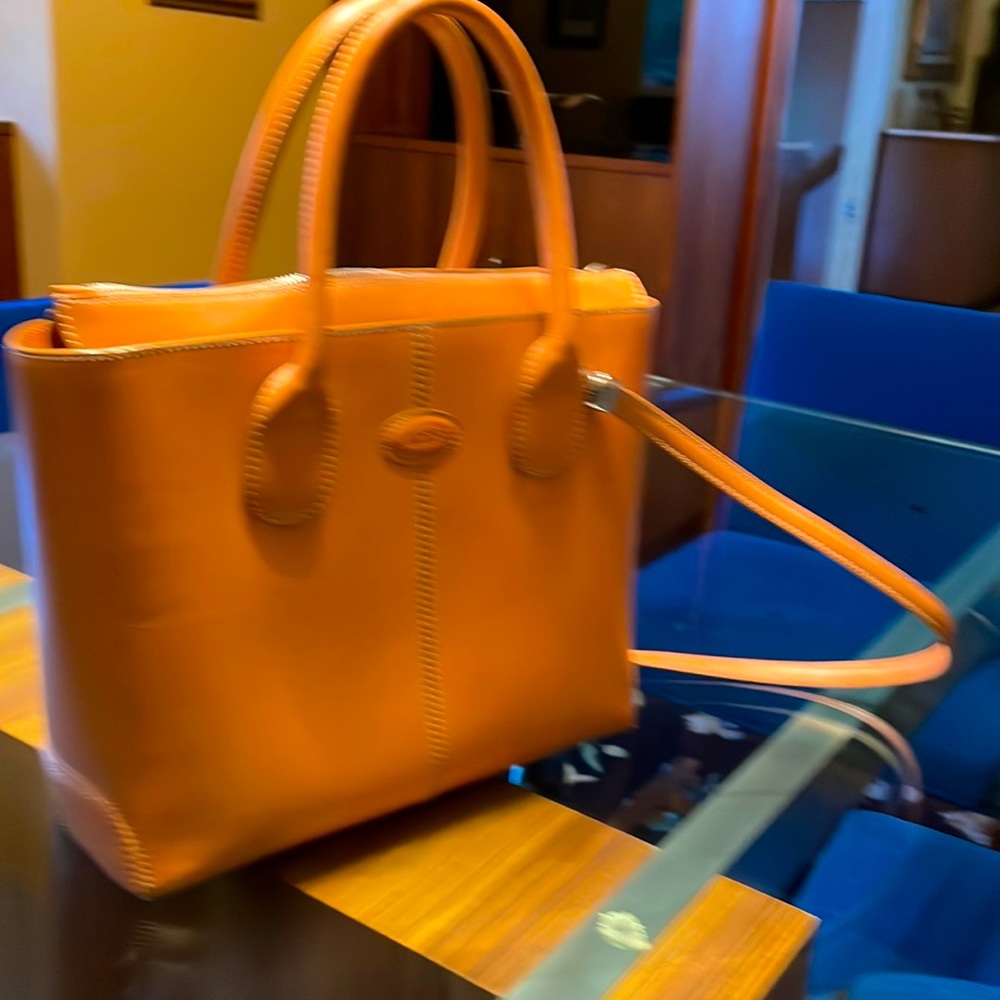 TOD’S handbag saddle leather tote style handbag